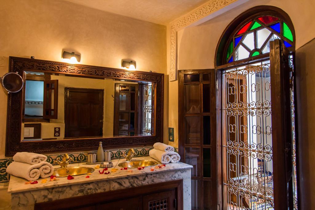 Riad Les Remparts De Fès Exteriör bild