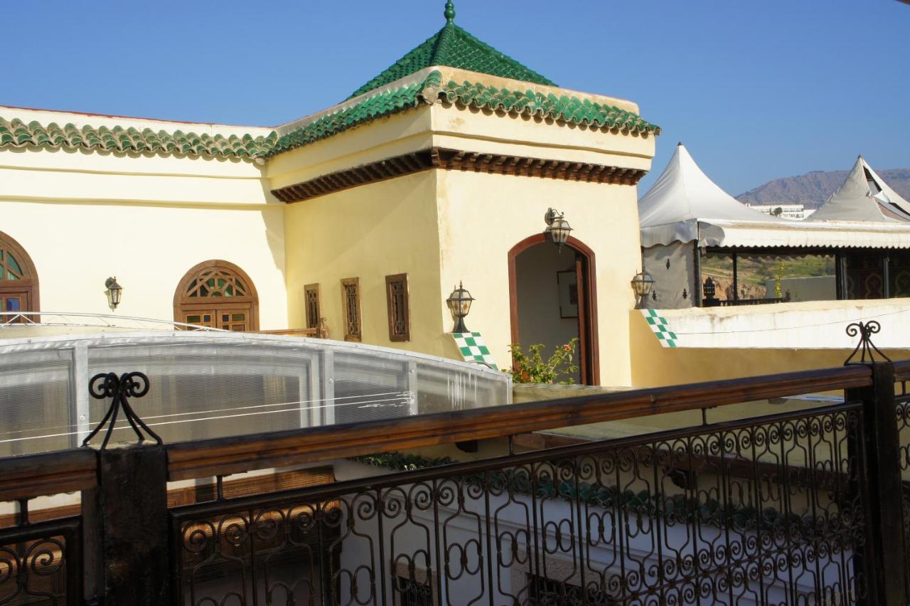 Riad Les Remparts De Fès Exteriör bild